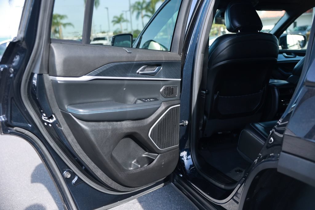 Used 2022 Jeep Grand Cherokee Trailhawk w/ Advanced Protech Group II AWD/4WD image 37