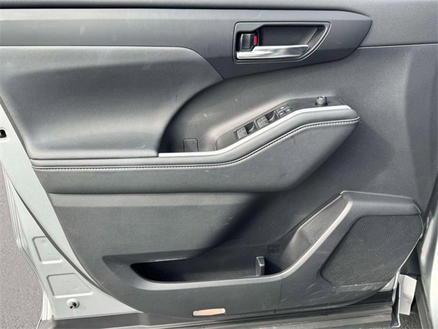 Used 2022 Toyota Highlander XLE image 16