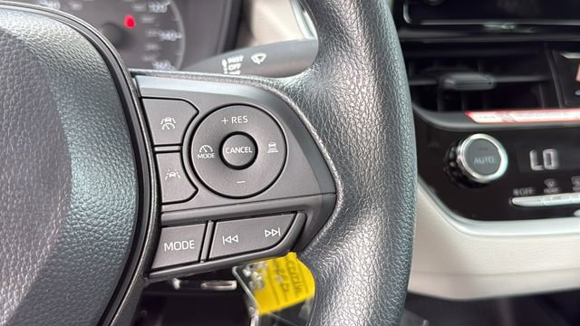 Used 2025 Toyota Corolla LE image 21