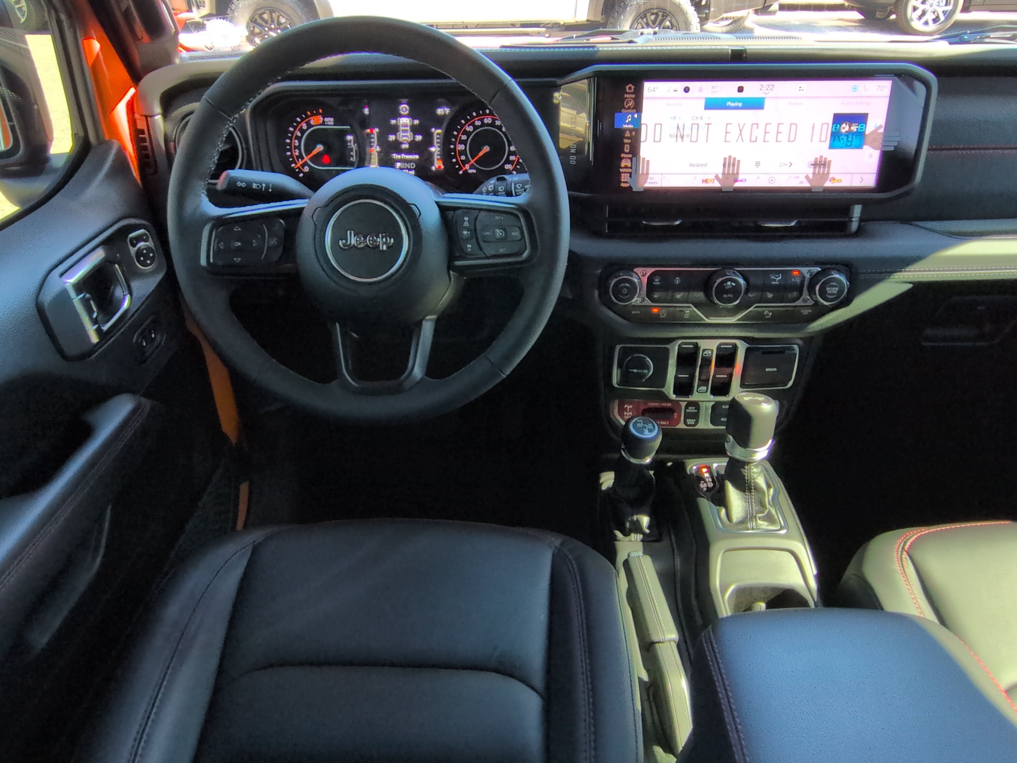 Used 2025 Jeep Wrangler Unlimited Rubicon AWD/4WD image 14