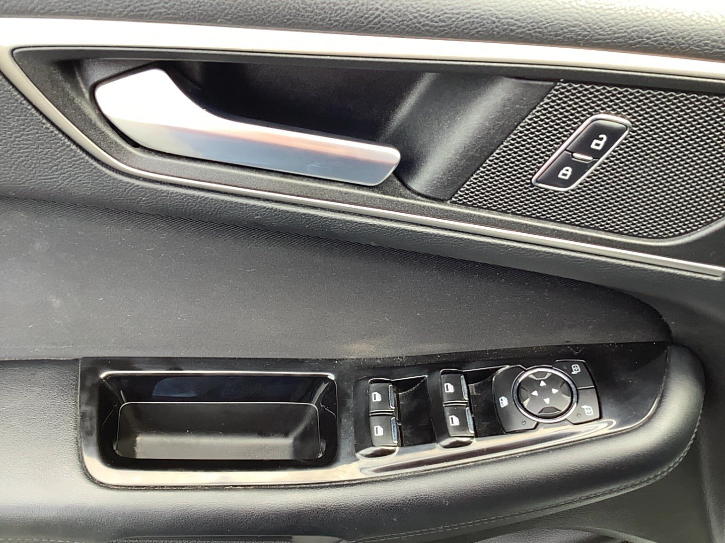 Used 2016 Ford Edge SEL AWD/4WD image 10