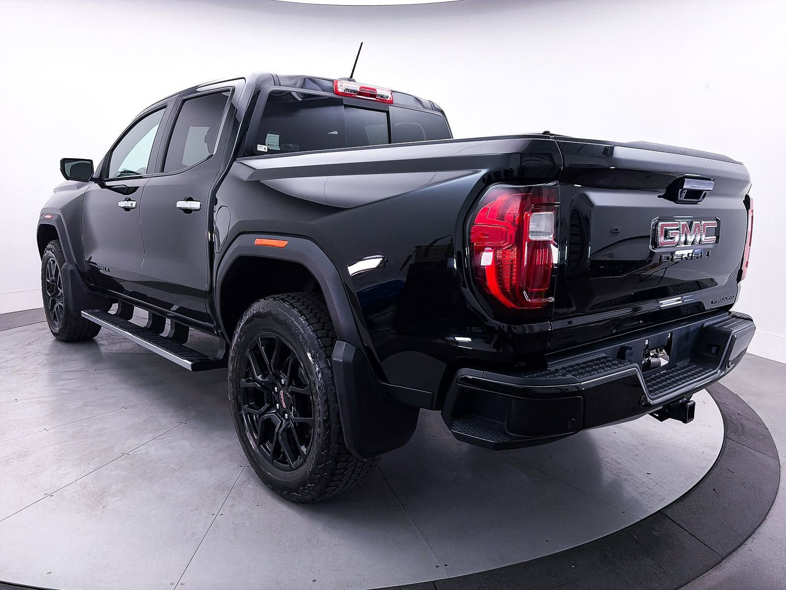 Used 2024 GMC Canyon Denali w/ LPO, Denali Black Edition AWD/4WD image 16