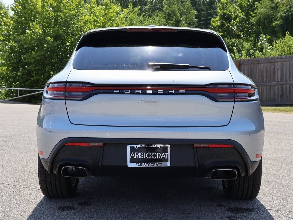 Certified 2025 Porsche Macan AWD/4WD image 7