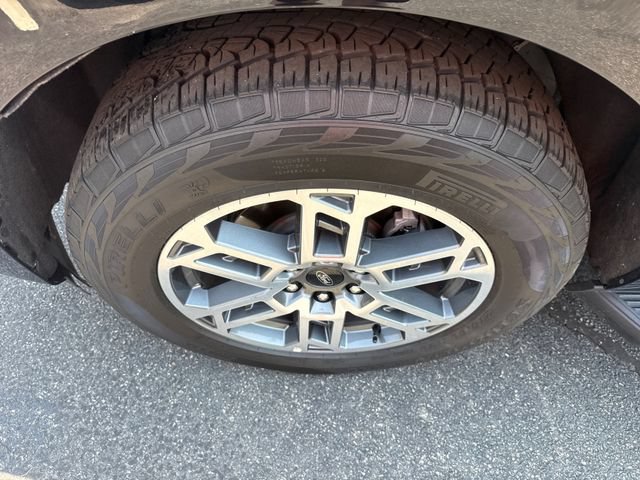 Used 2025 Ford Expedition Active AWD/4WD image 19