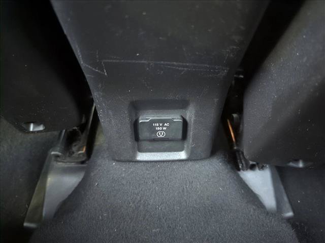Used 2017 Jeep Renegade Latitude w/ Advanced Technology Group AWD/4WD image 16