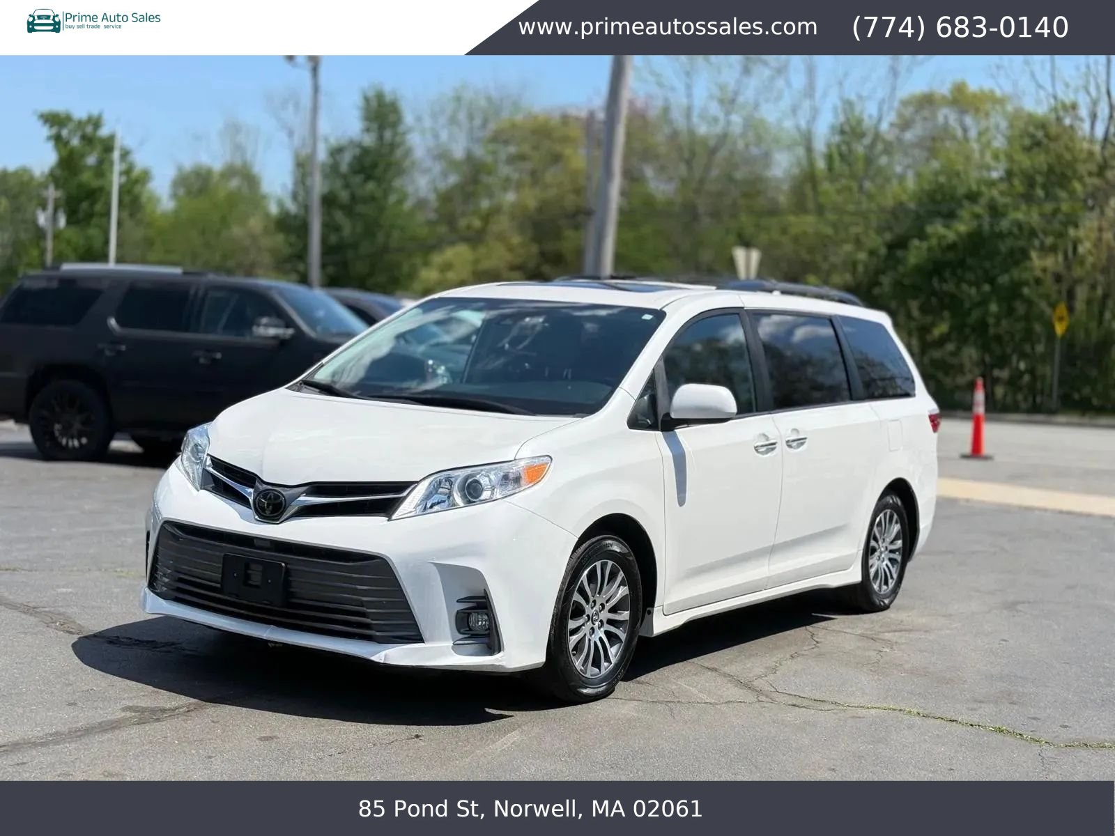 Used 2019 Toyota Sienna XLE w/ XLE Navigation Package FWD image 2