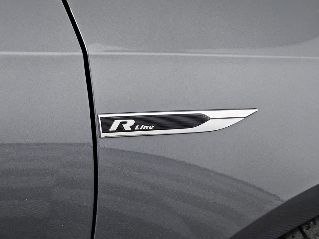 Used 2017 Volkswagen Passat 1.8T R-Line FWD image 4