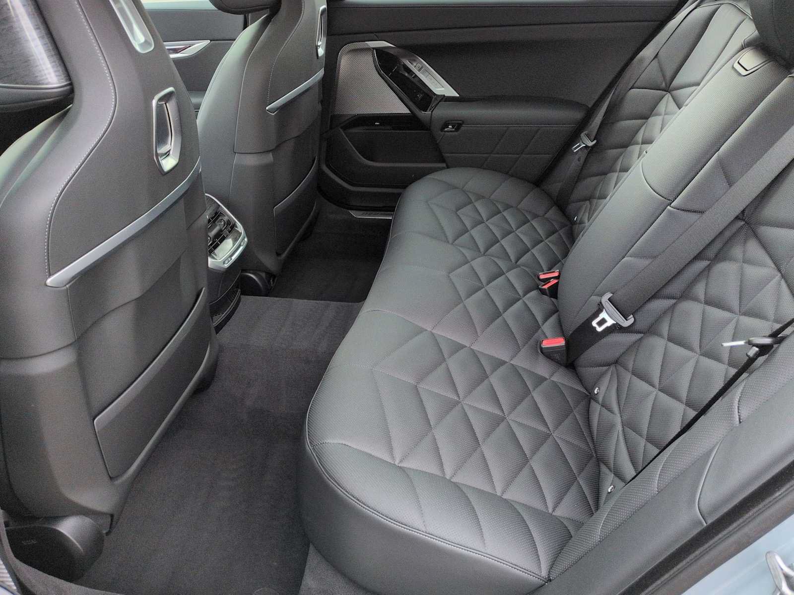 New 2025 BMW 740i xDrive AWD/4WD image 21