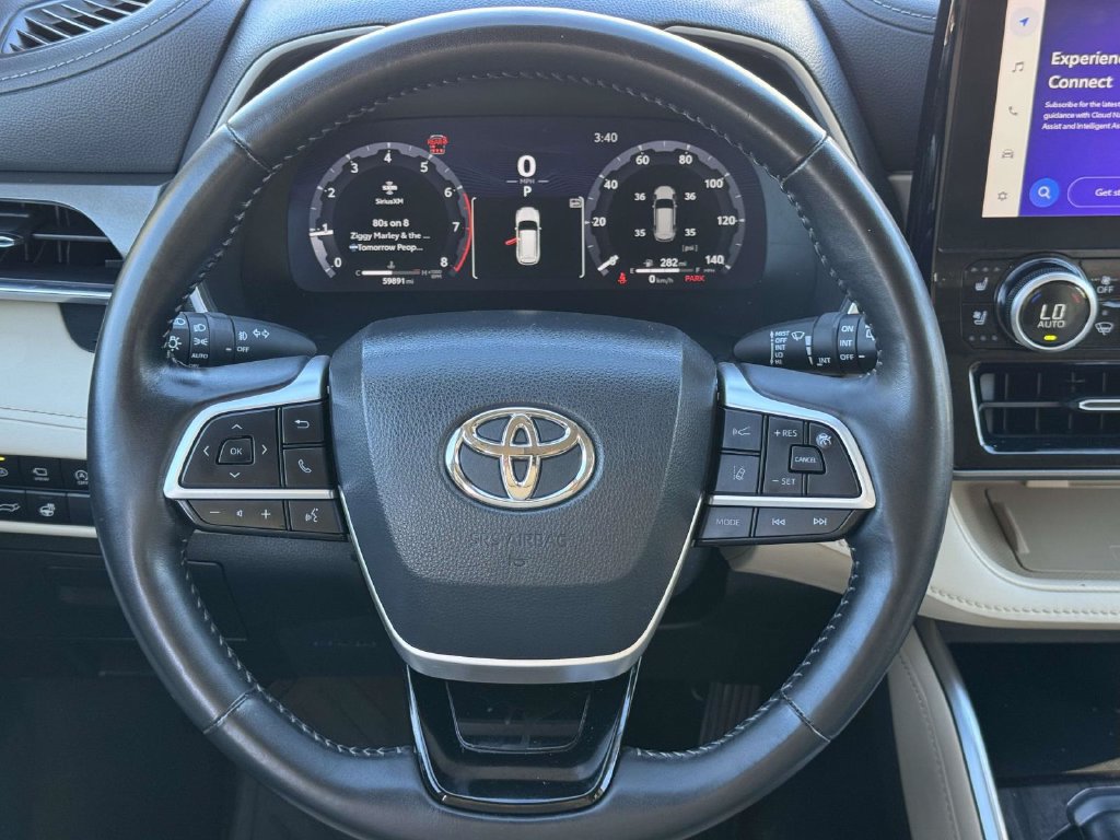 Used 2023 Toyota Highlander Limited FWD image 10