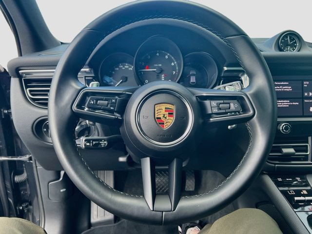 Certified 2024 Porsche Macan AWD/4WD image 12