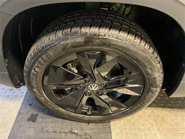 New 2026 Volkswagen Taos SE image 8