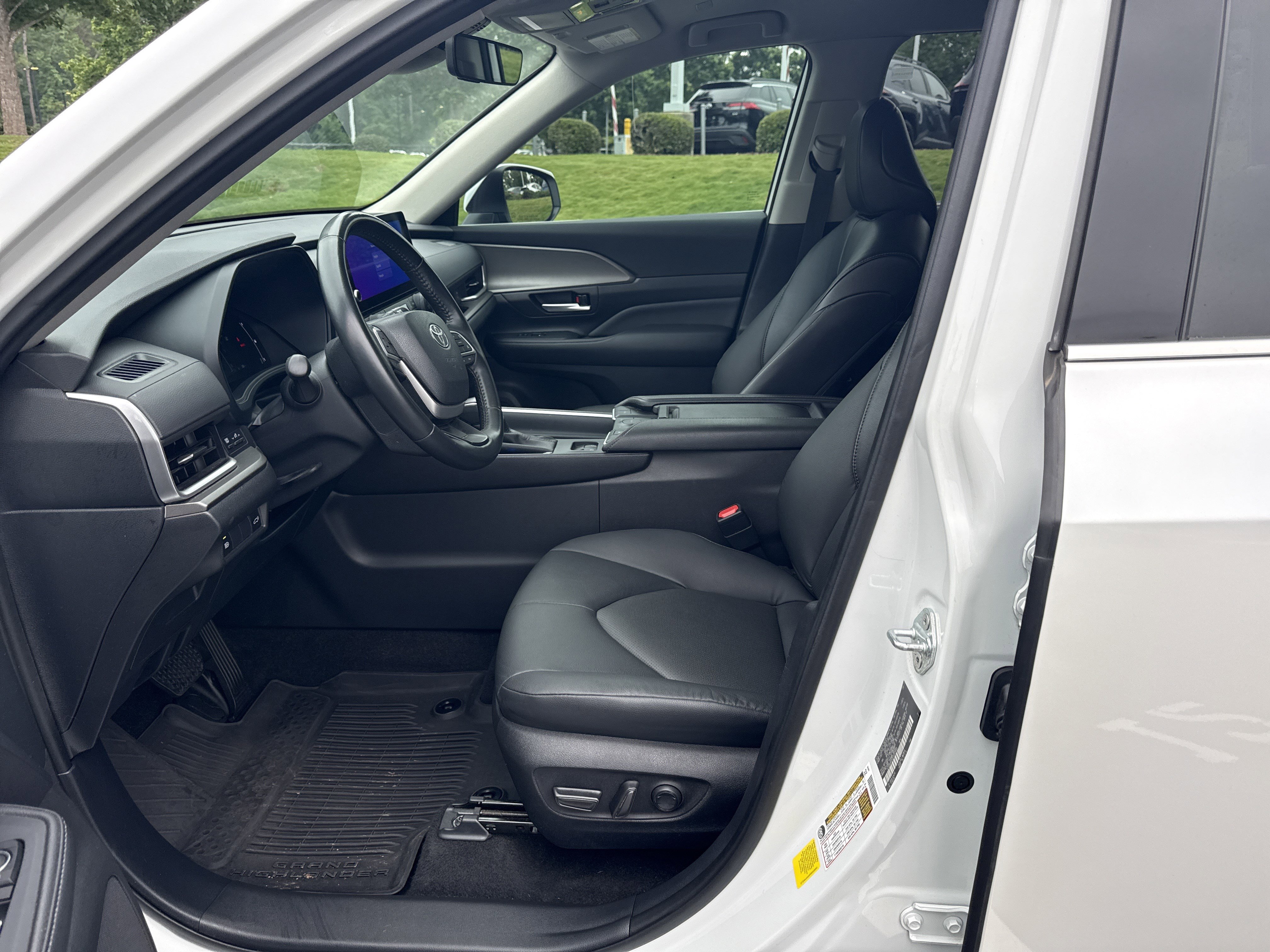 Used 2024 Toyota Grand Highlander FWD image 16