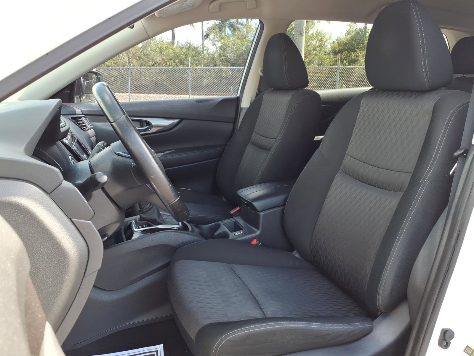 Used 2020 Nissan Rogue SV image 5