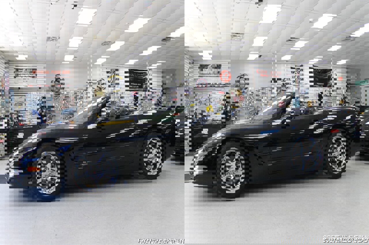 Used 2003 Chevrolet Corvette Convertible w/ Preferred Equipment Group1 image 16