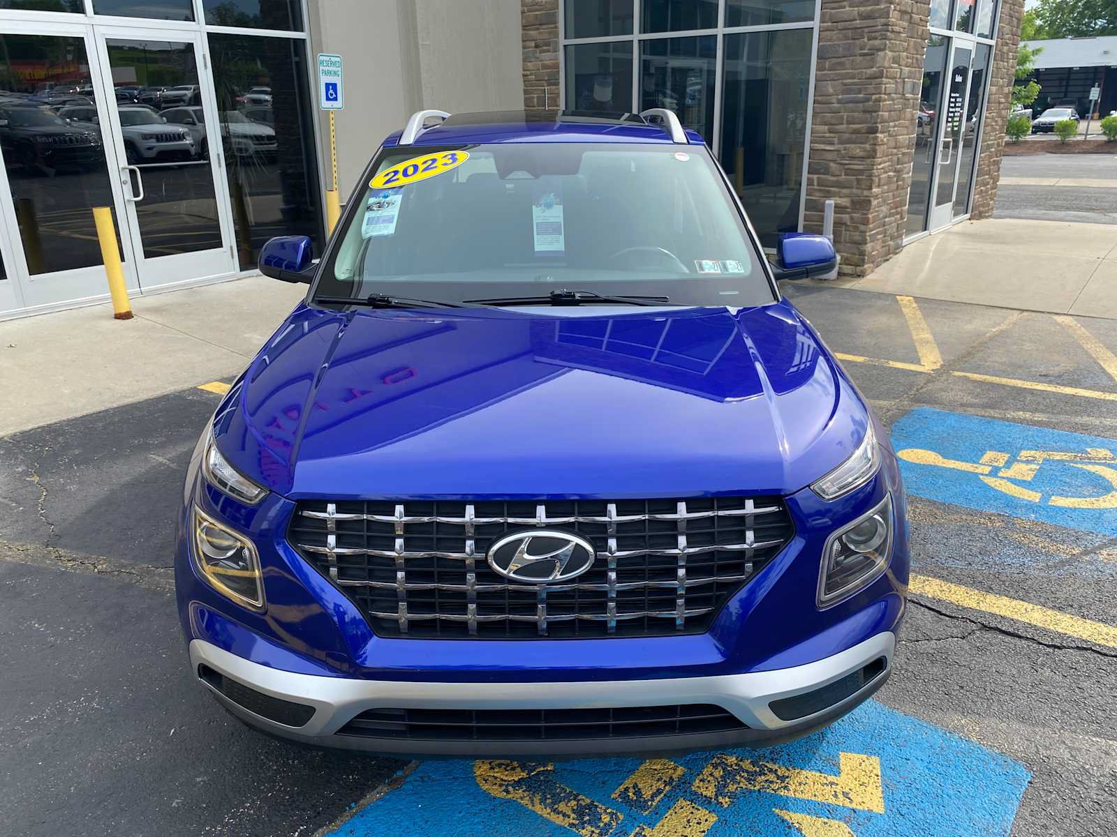 Used 2023 Hyundai Venue SEL FWD image 12