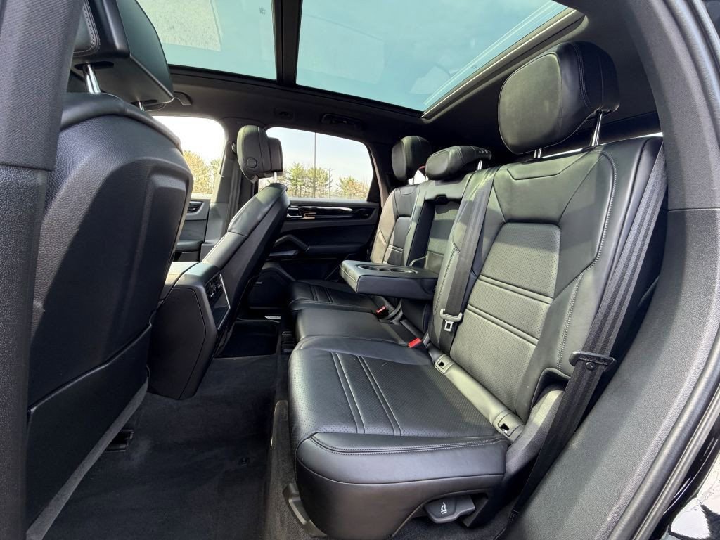 Used 2022 Porsche Cayenne image 24