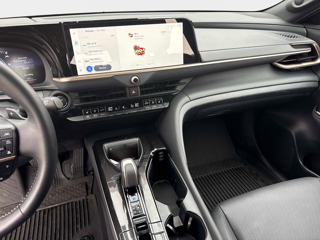 Used 2025 Toyota Crown Signia w/ Advanced Technology Package image 18