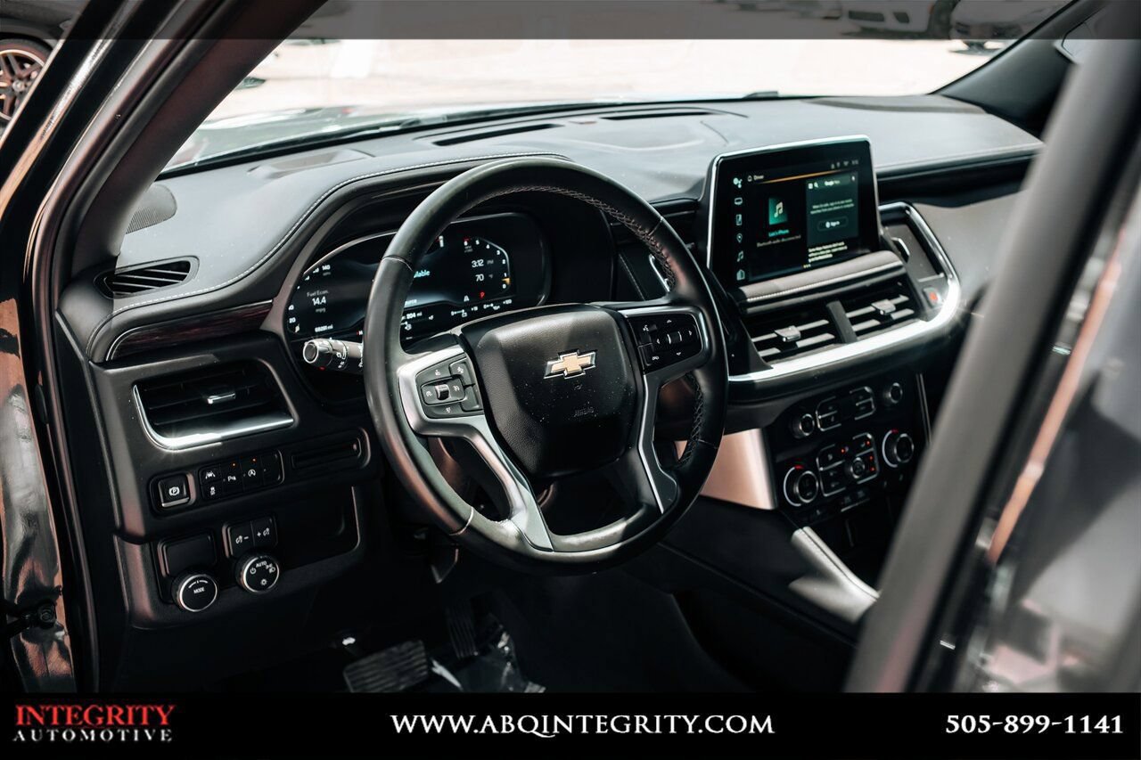 Used 2024 Chevrolet Suburban LT RWD image 16