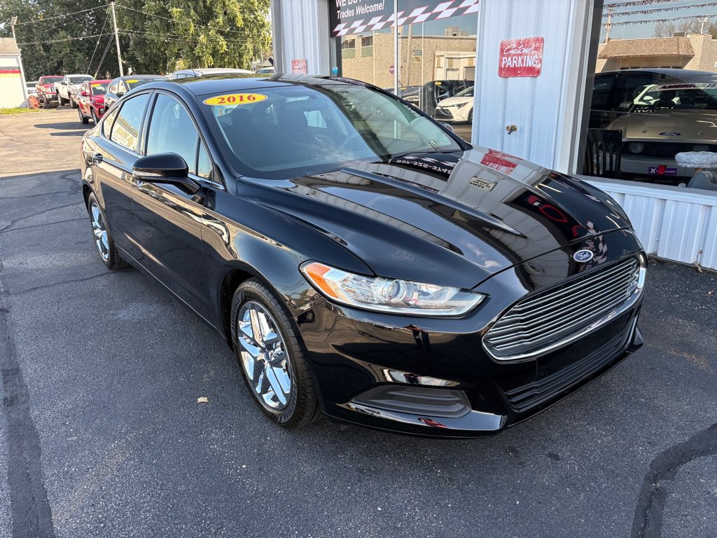 Used 2016 Ford Fusion SE FWD image 1