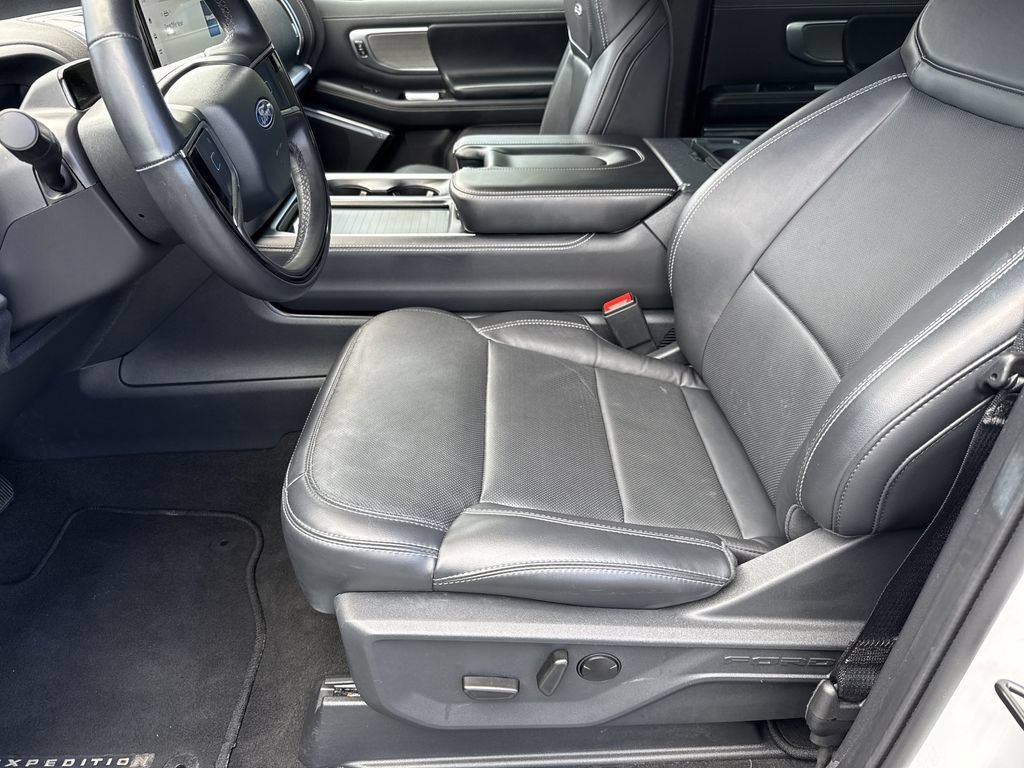 Used 2025 Ford Expedition Max Platinum AWD/4WD image 9
