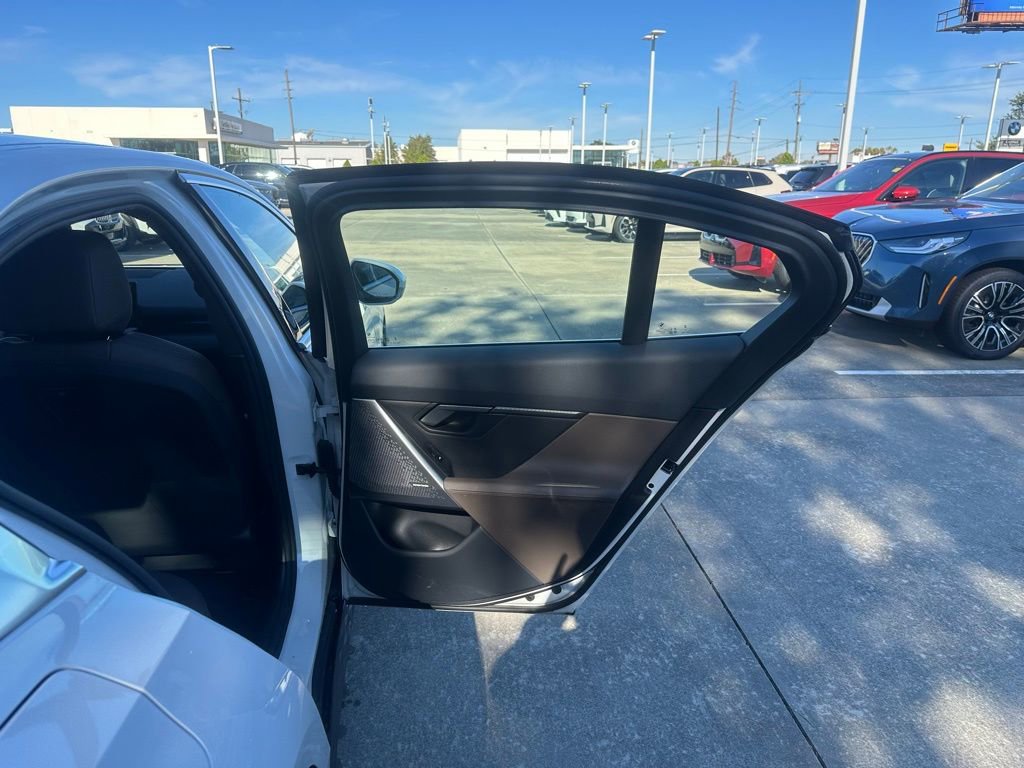 Certified 2025 BMW 530i image 28