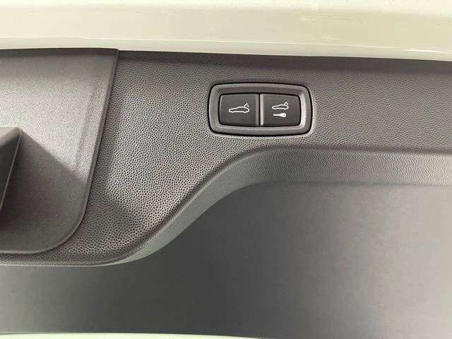 New 2025 Porsche Macan Electric image 8