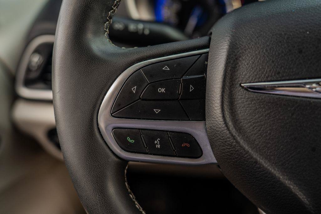 Used 2024 Chrysler Pacifica Touring-L FWD image 35
