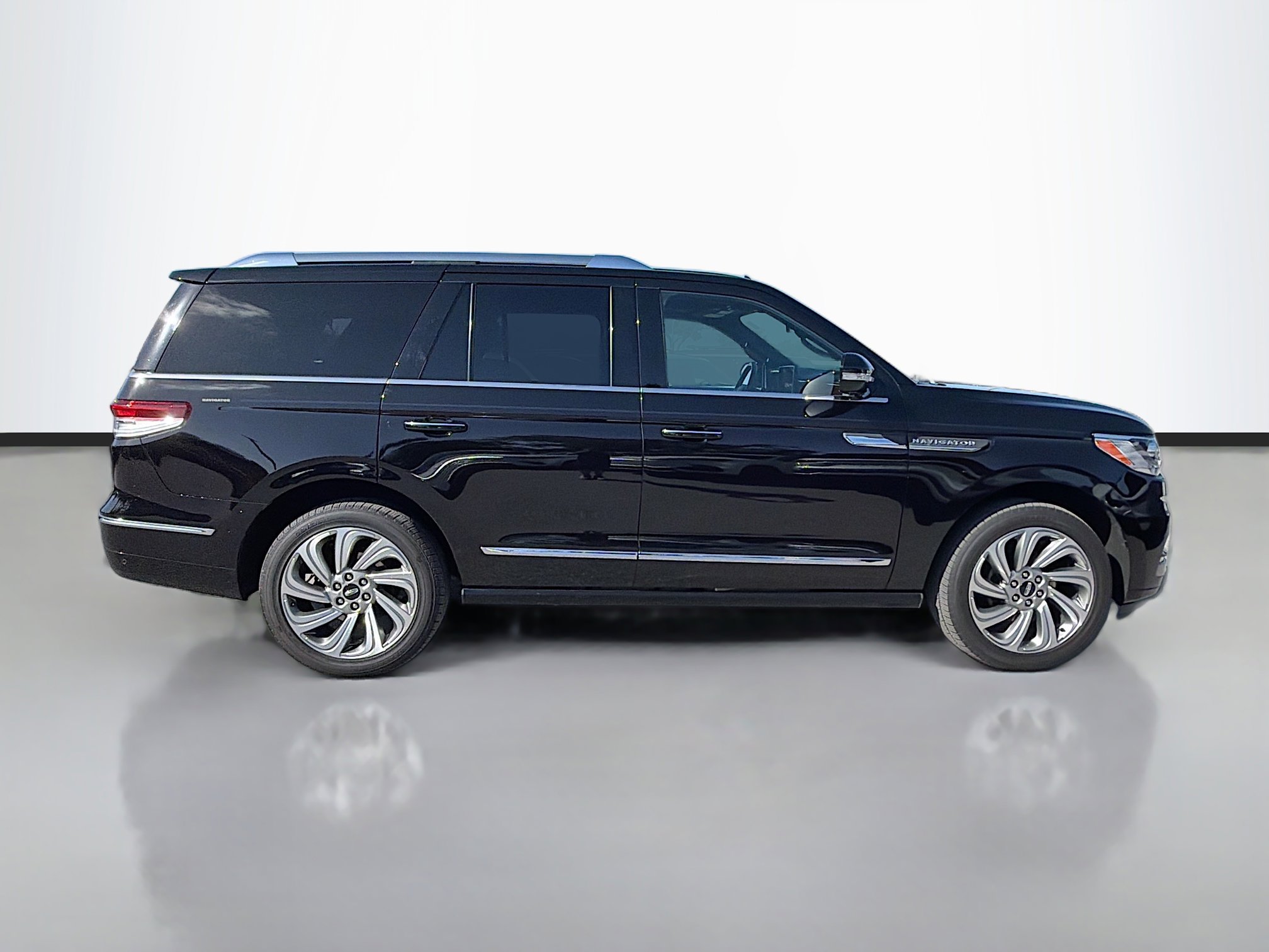 Used 2022 Lincoln Navigator Reserve image 6