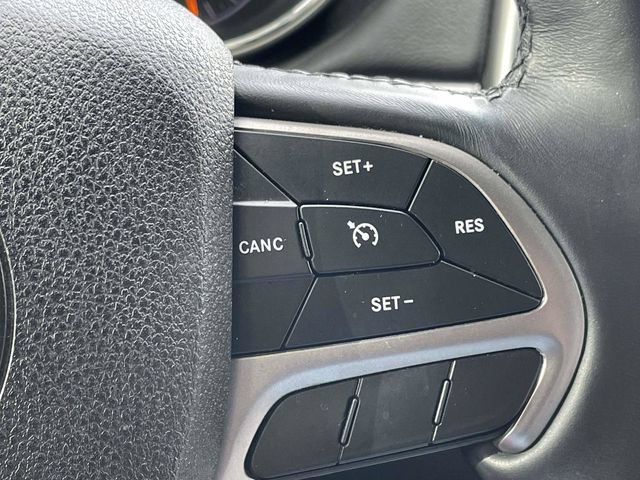 Used 2018 Jeep Grand Cherokee Overland AWD/4WD image 21
