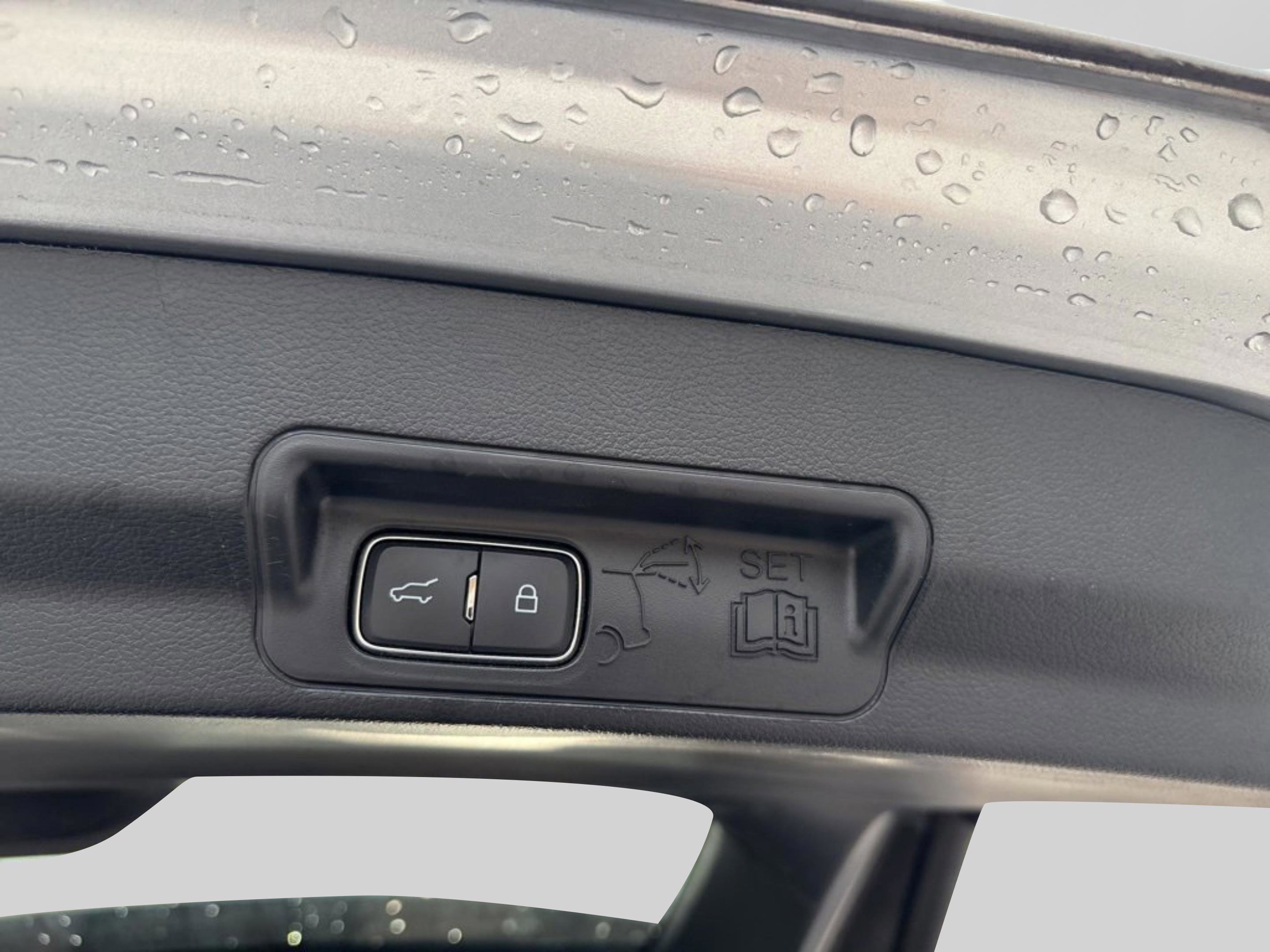 Used 2021 Ford Explorer XLT w/ Equipment Group 202A image 33