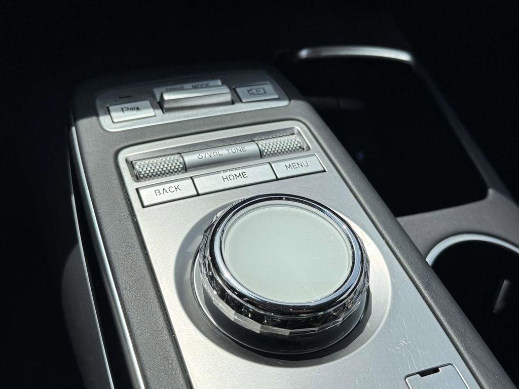 Certified 2025 Genesis GV70 2.5T AWD/4WD image 27