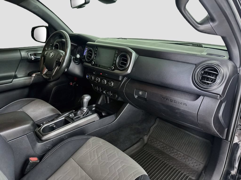 Used 2020 Toyota Tacoma TRD Off-Road w/ Technology Package AWD/4WD image 30
