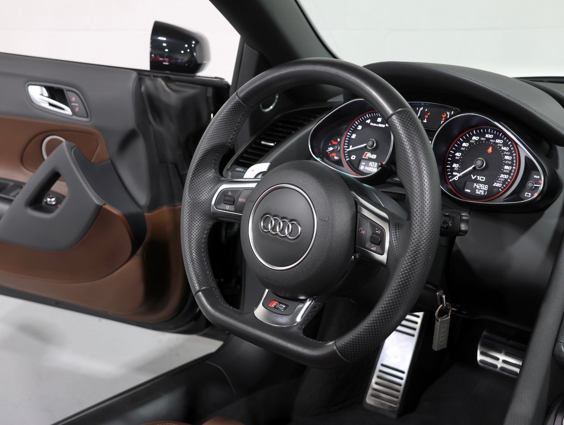 Used 2014 Audi R8 V10 AWD/4WD image 14