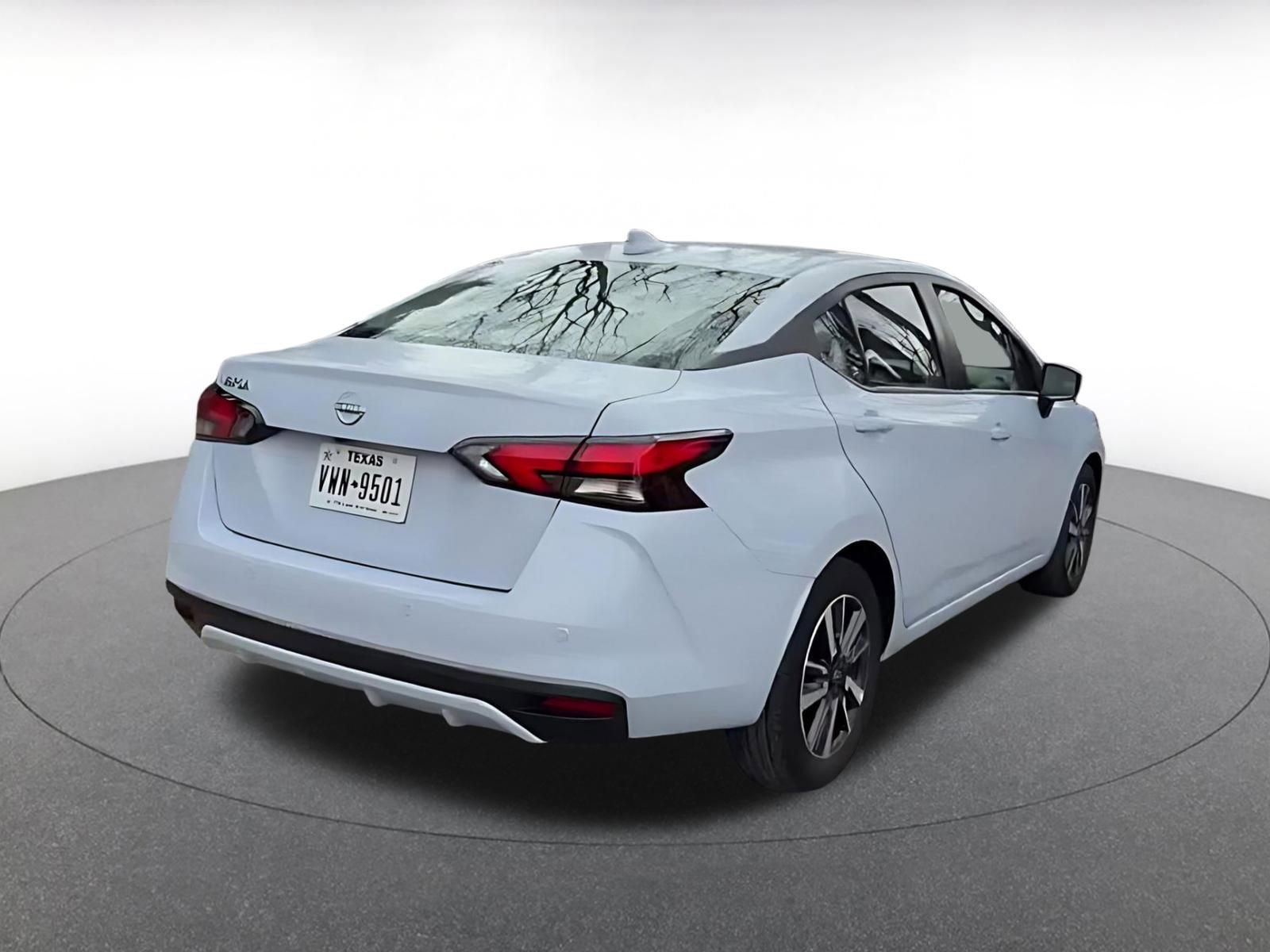 Used 2025 Nissan Versa SV FWD image 15