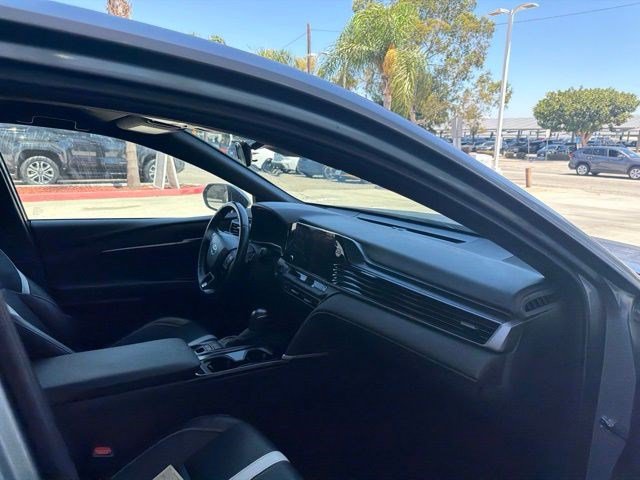 Used 2025 Toyota Camry SE FWD image 13