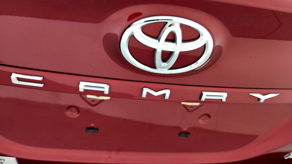 Certified 2018 Toyota Camry LE FWD image 13