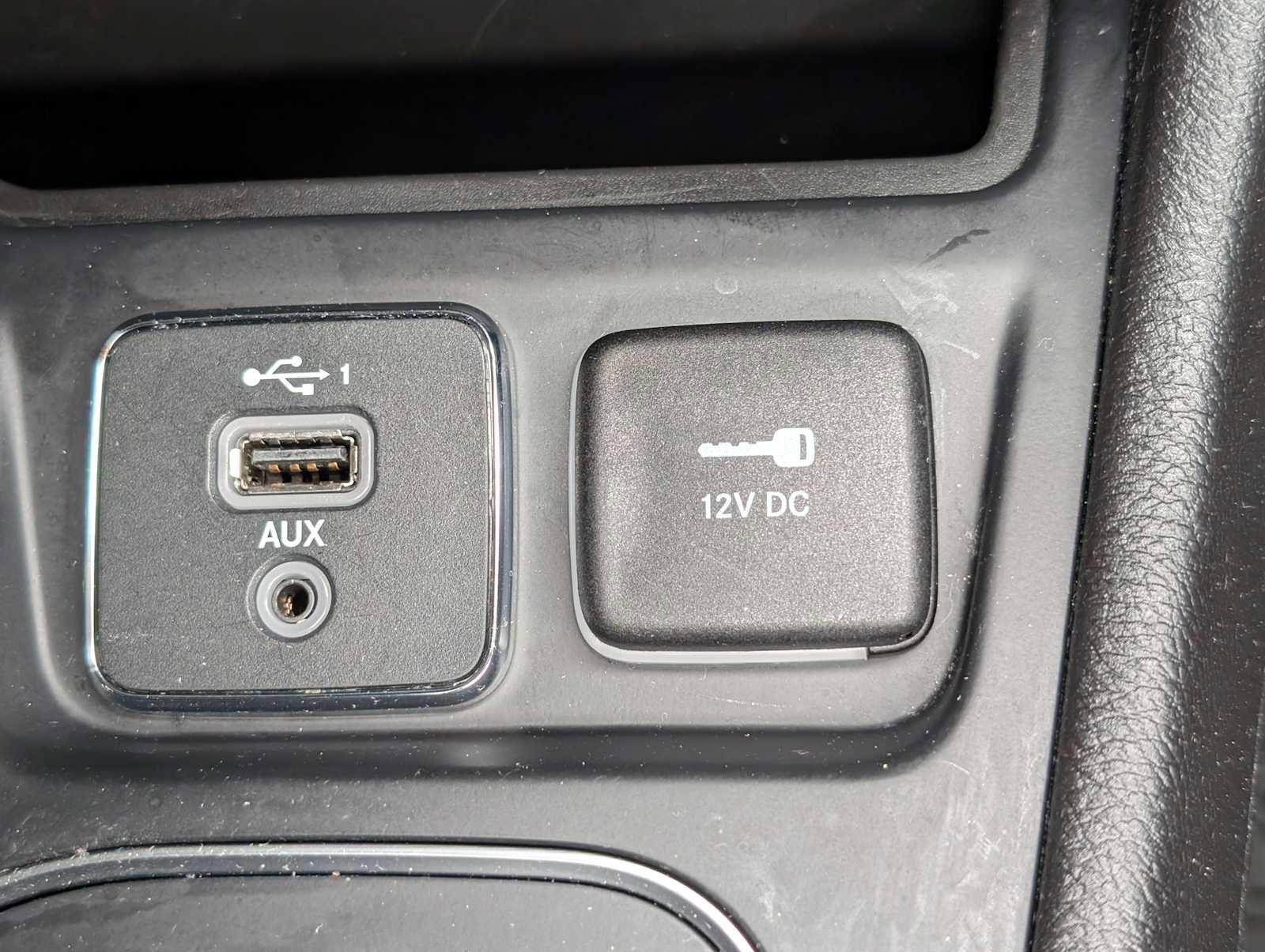 Used 2020 Jeep Cherokee Latitude Plus w/ Cold Weather Group image 27