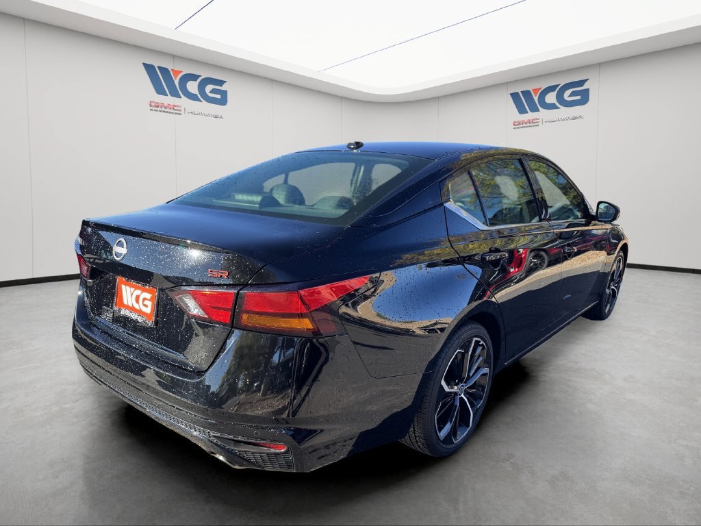 Used 2025 Nissan Altima 2.5 SR FWD image 3