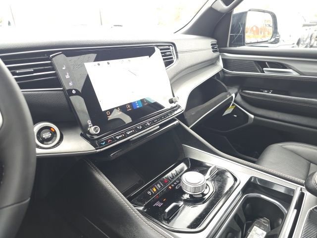 Certified 2025 Jeep Wagoneer Series II w/ Convenience Group I image 25