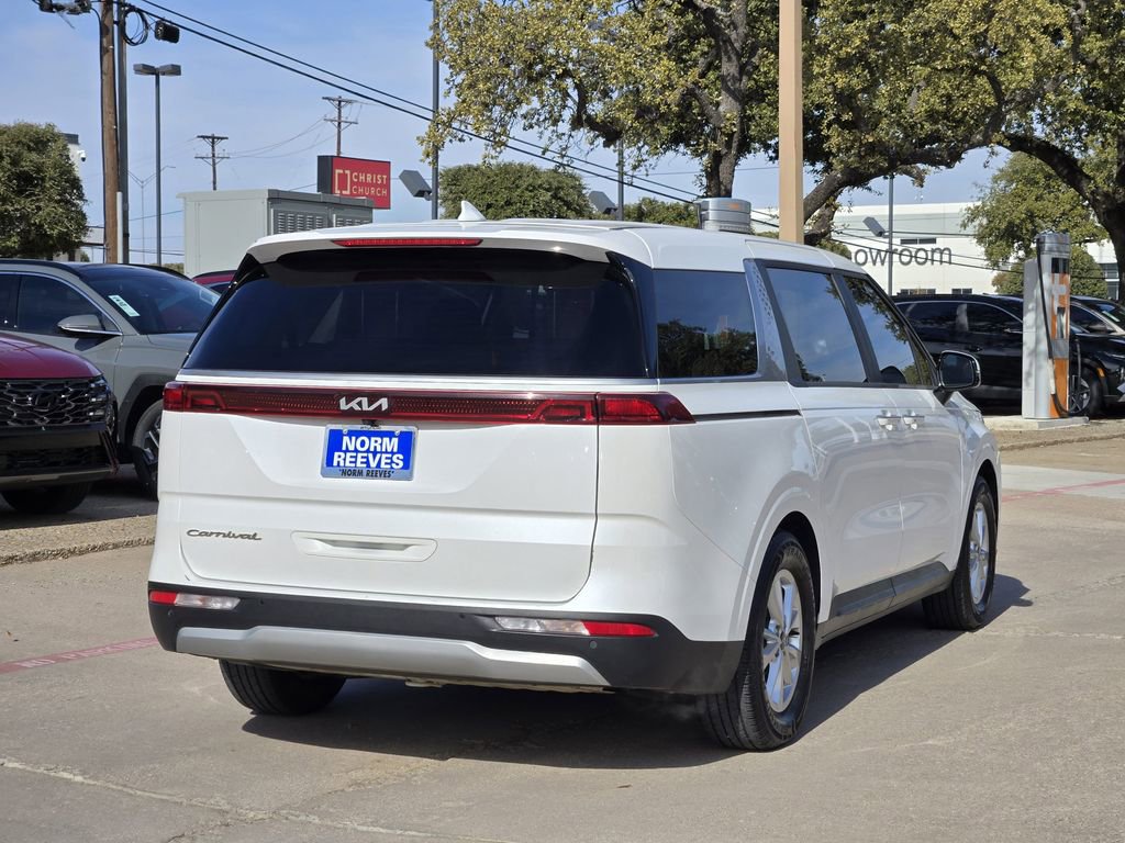 Used 2022 Kia Carnival LX image 7
