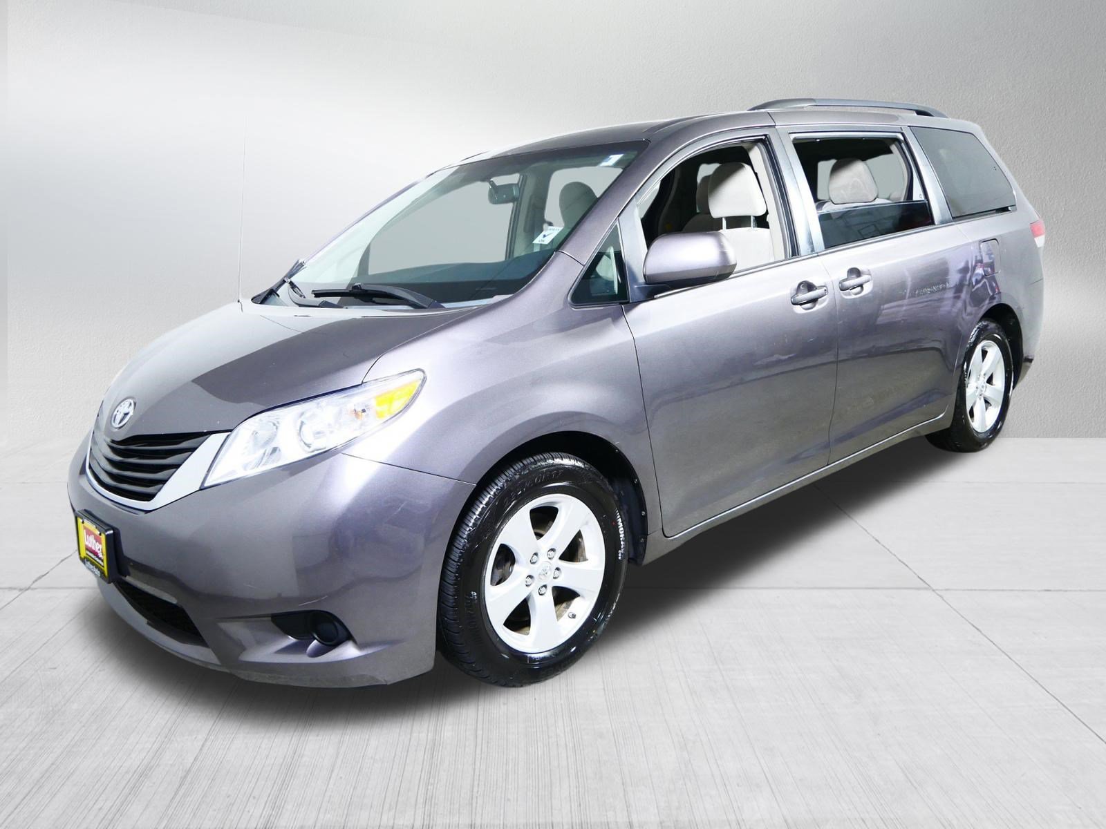 Used 2012 Toyota Sienna LE FWD image 3