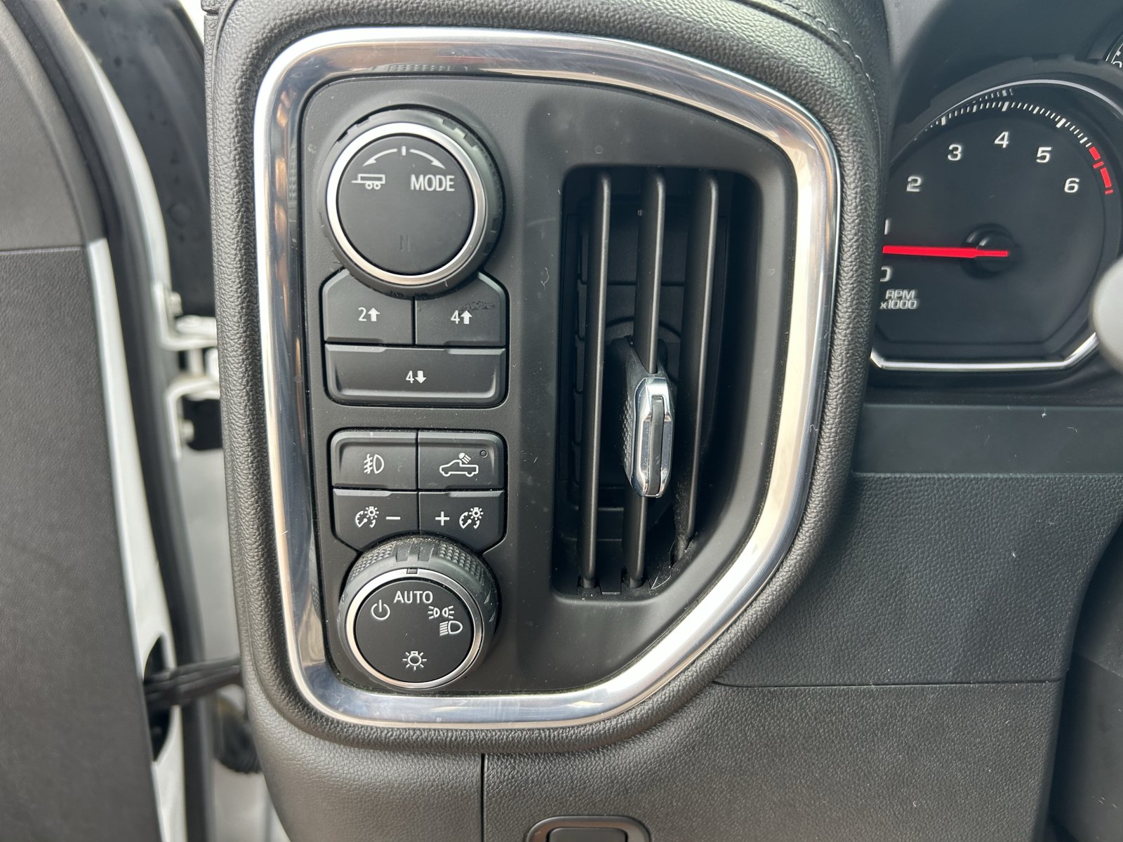 Used 2022 Chevrolet Silverado 3500 LT w/ Convenience Package AWD/4WD image 33