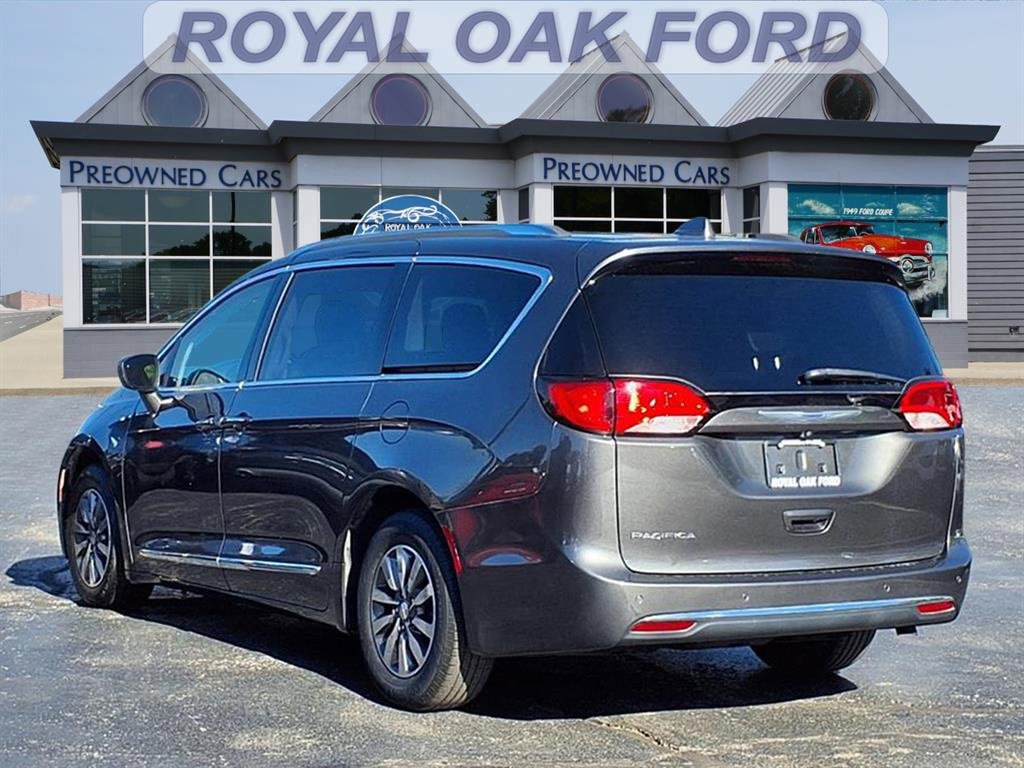 Used 2020 Chrysler Pacifica Touring-L Plus image 2