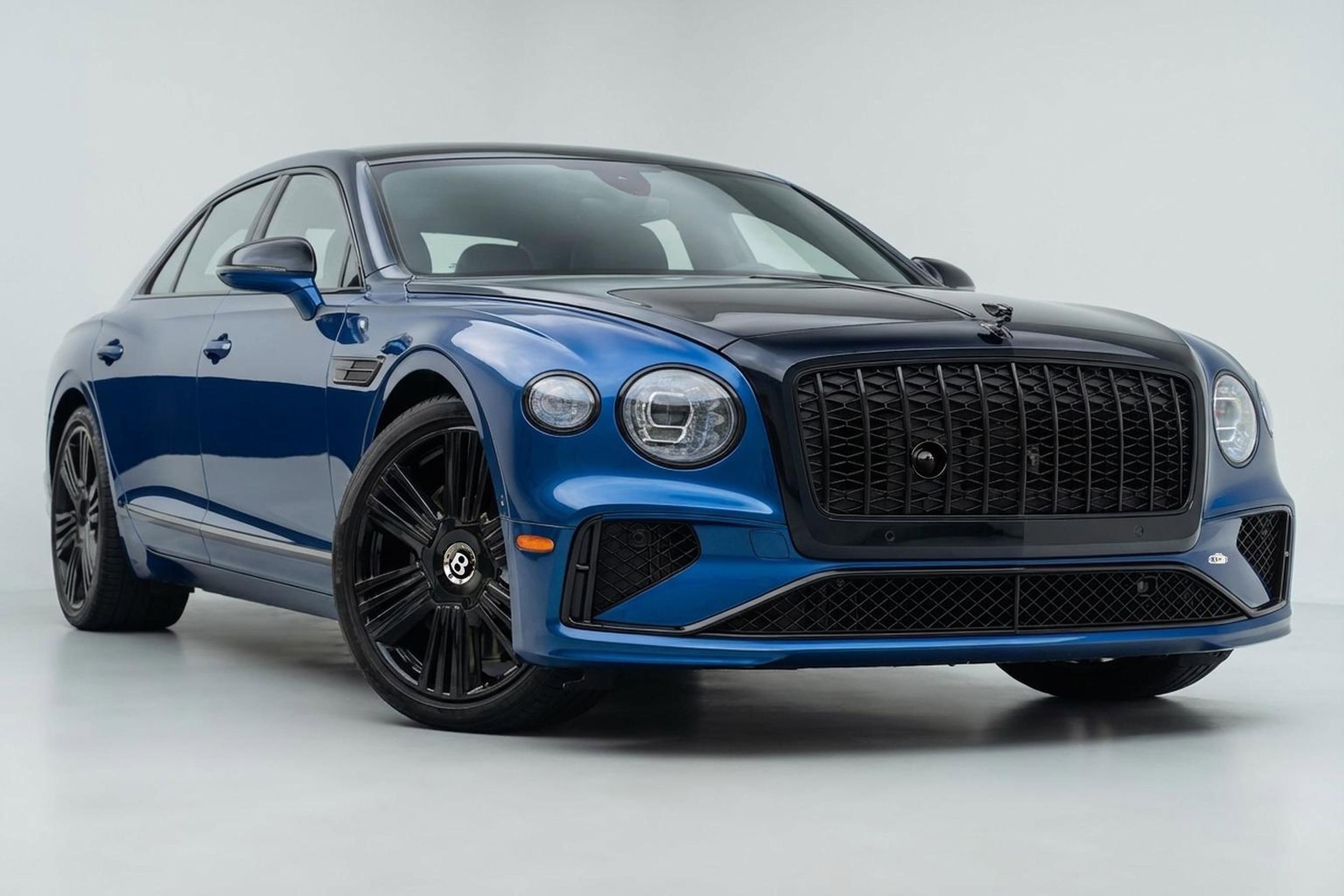 Used 2026 Bentley Flying Spur Azure image 13