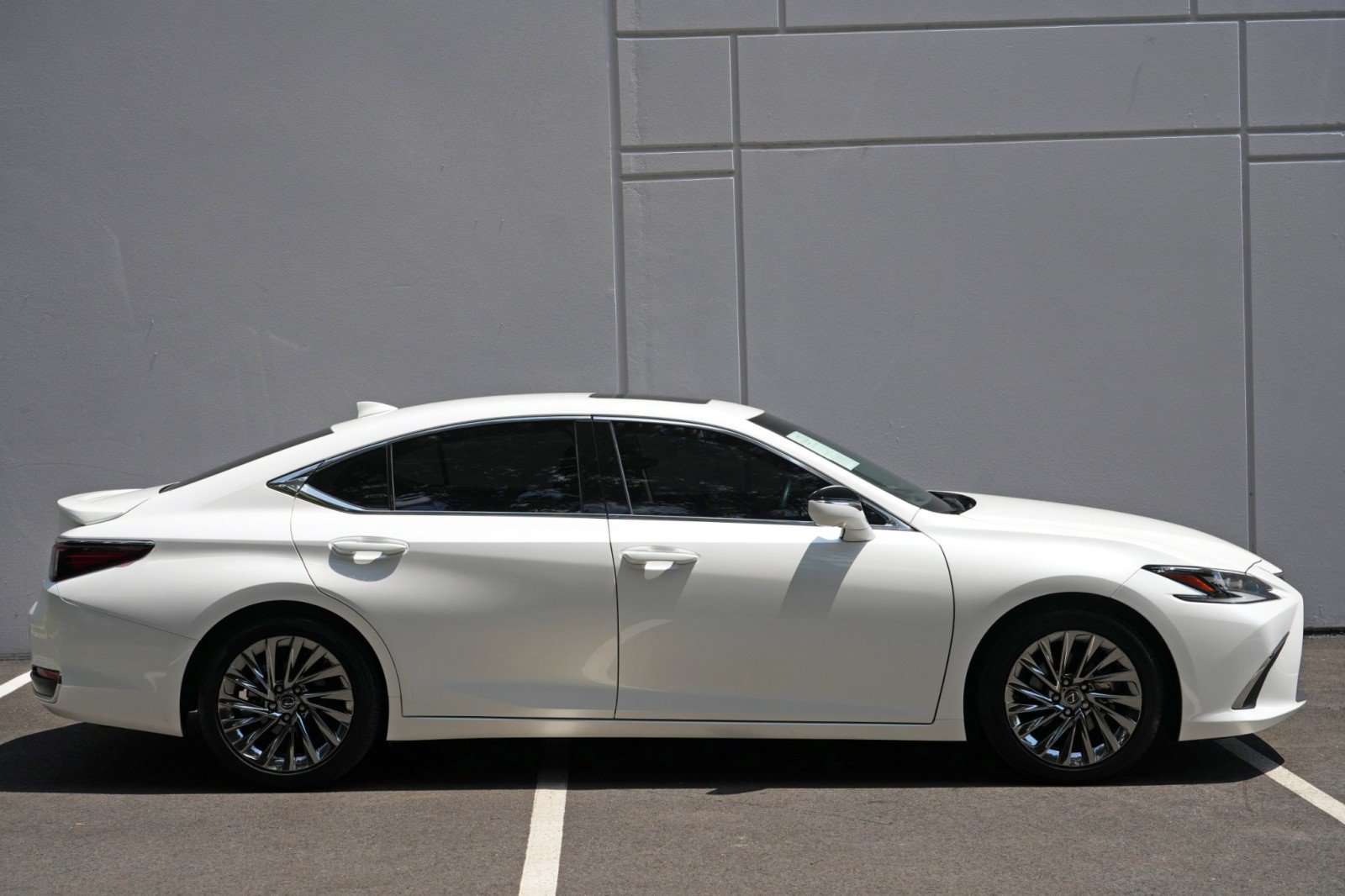 Used 2024 Lexus ES 300h w/ Accessory Package (Z2) FWD image 57