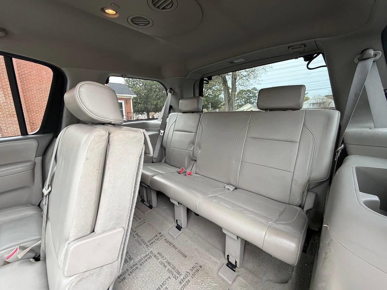 Used 2010 Nissan Armada Titanium RWD image 14