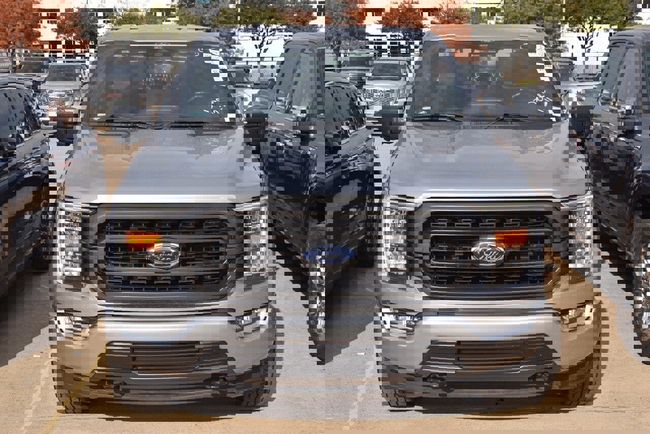 Certified 2022 Ford F150 XLT w/ Equipment Group 302A High image 3