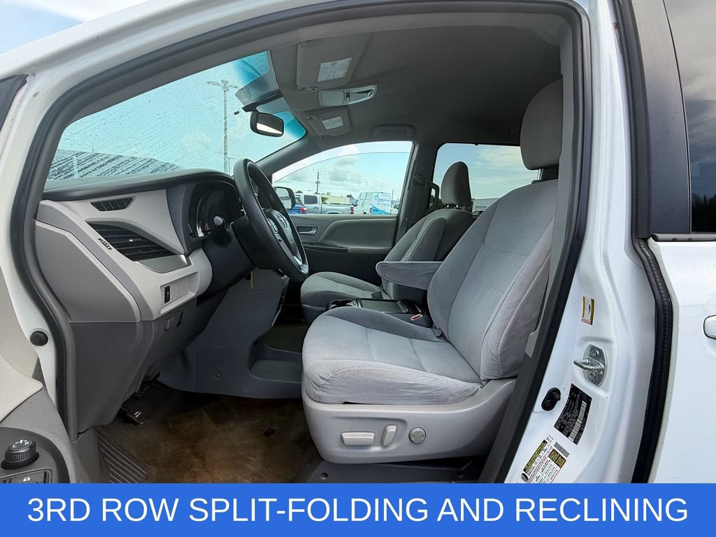 Used 2015 Toyota Sienna LE FWD image 4