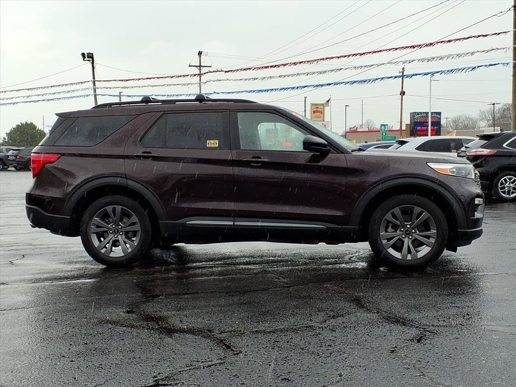 Certified 2022 Ford Explorer XLT w/ Equipment Group 202A image 3