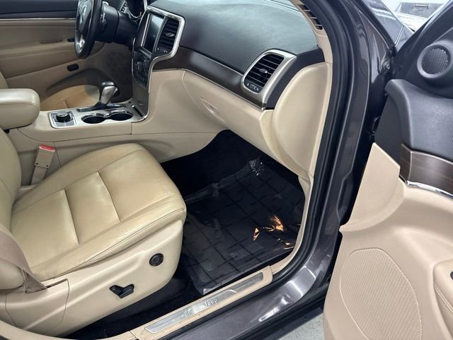 Used 2017 Jeep Grand Cherokee Limited AWD/4WD image 23